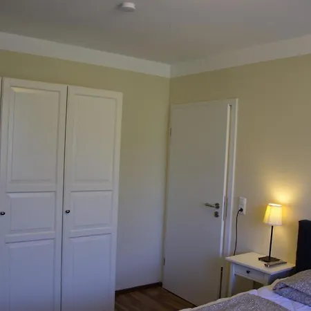 Inselblume 08 - Mit Hund In Burg Neue Tiefe Fehmarn