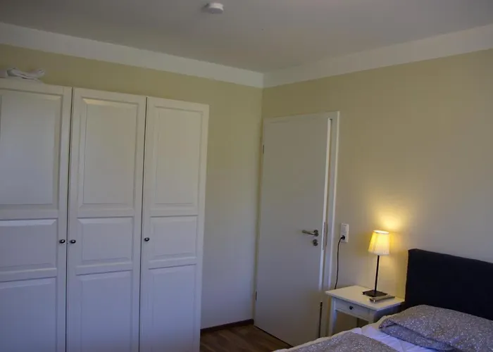 Inselblume 08 - Mit Hund In Burg Neue Tiefe Fehmarn